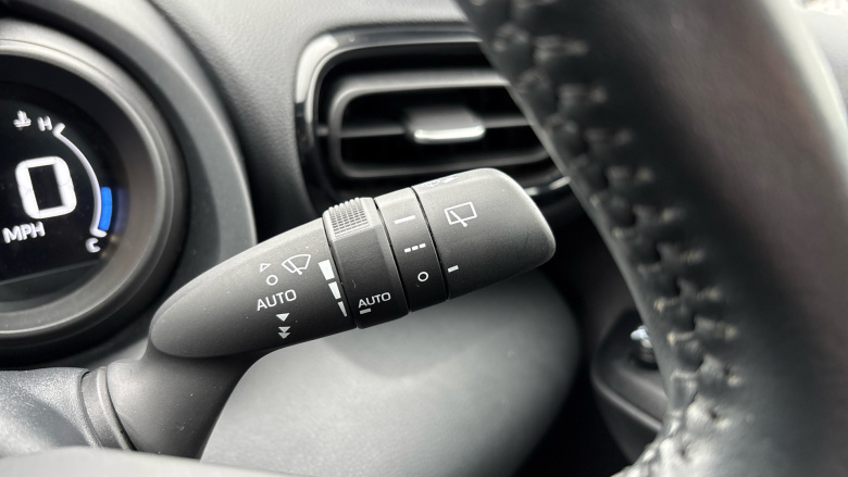 Toyota Yaris 1.5 Hybrid Design 5dr CVT Hybrid Hatchback